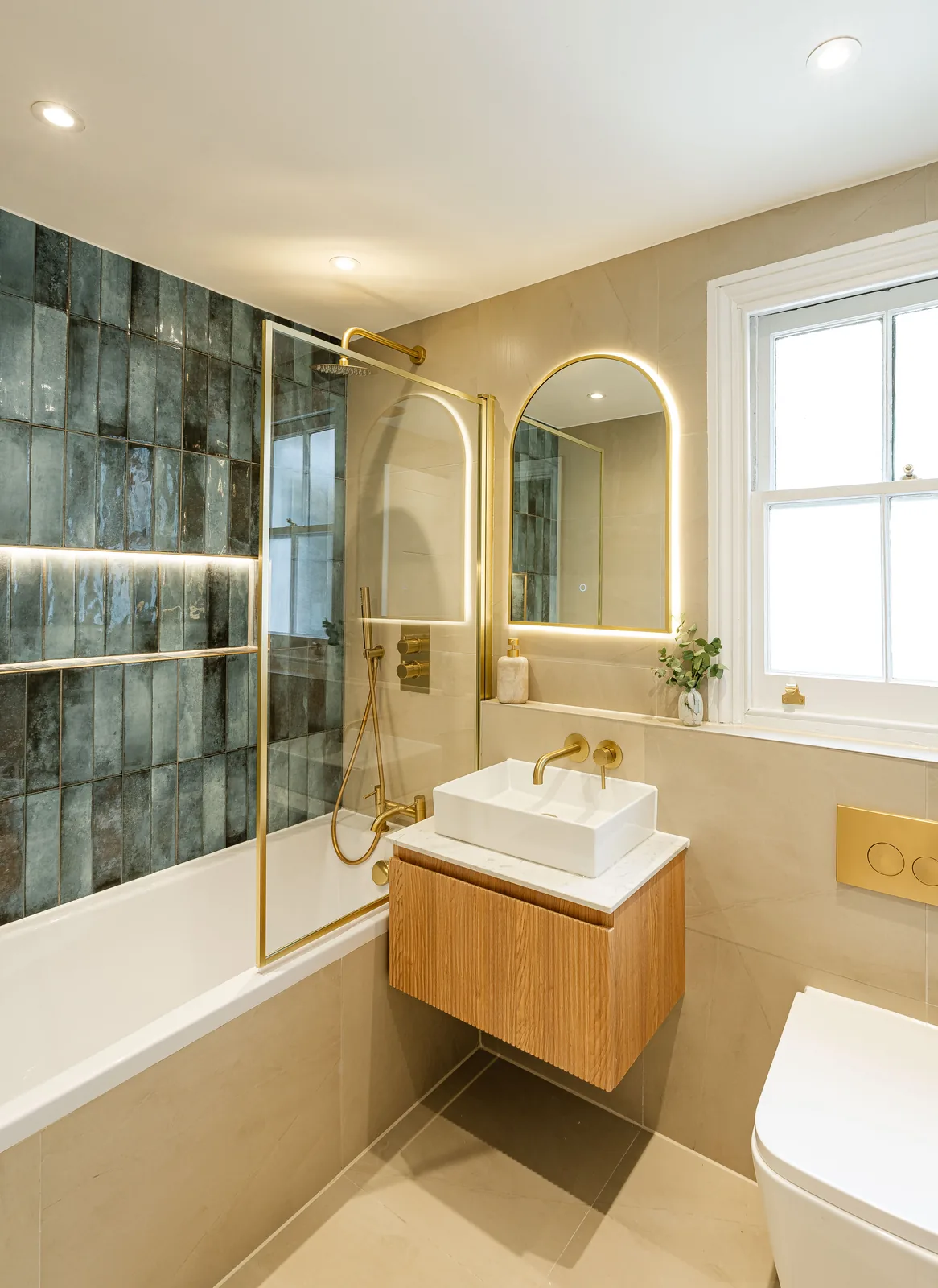 The bathroom basin, in brass and oak